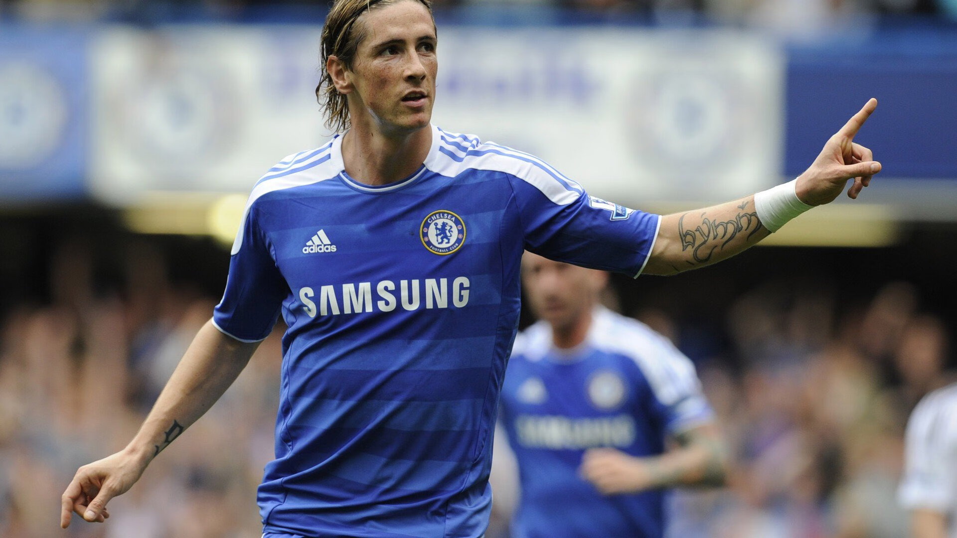 三人协作拉动全队推进节奏，三人配合