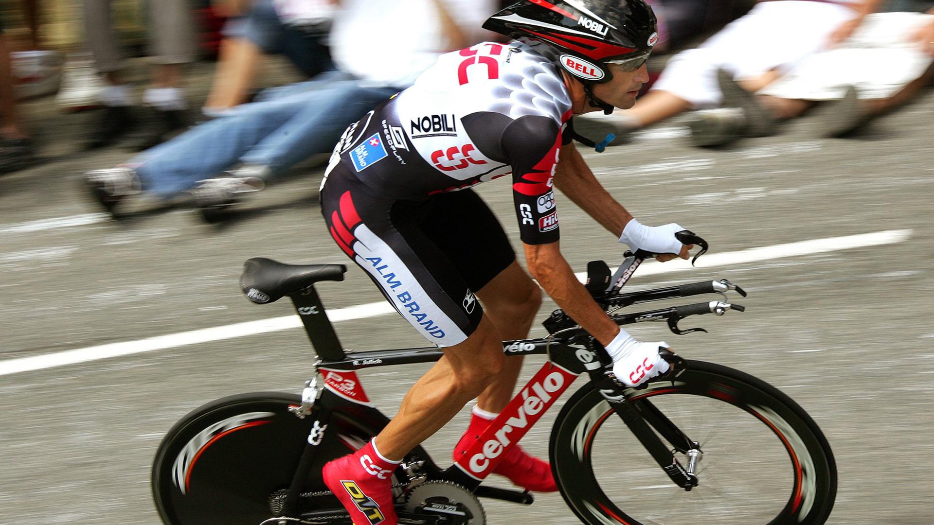 九游娱乐-传统竹竿舞运动会，文化传承与现代结合，竹竿舞表演解说词